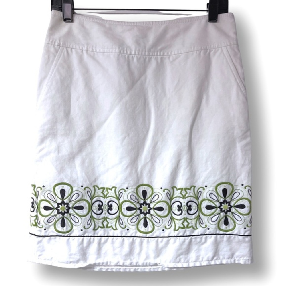 Ann Taylor White‎ Embroidered Mini Skirt with Pockets